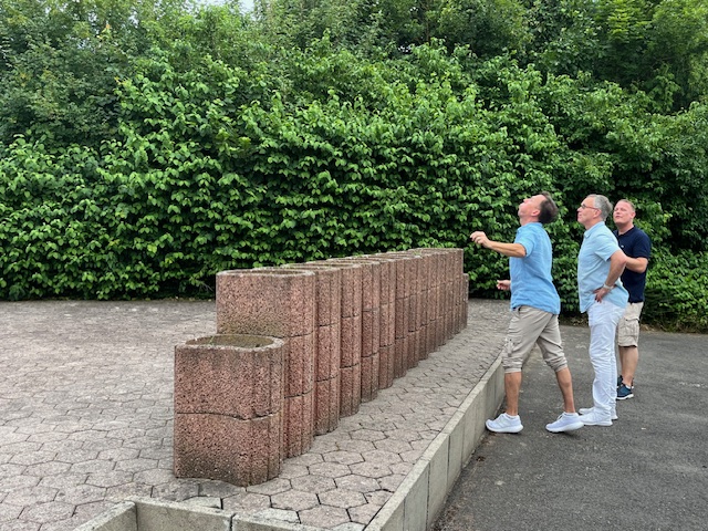 Achim... Ätsch, Erster!